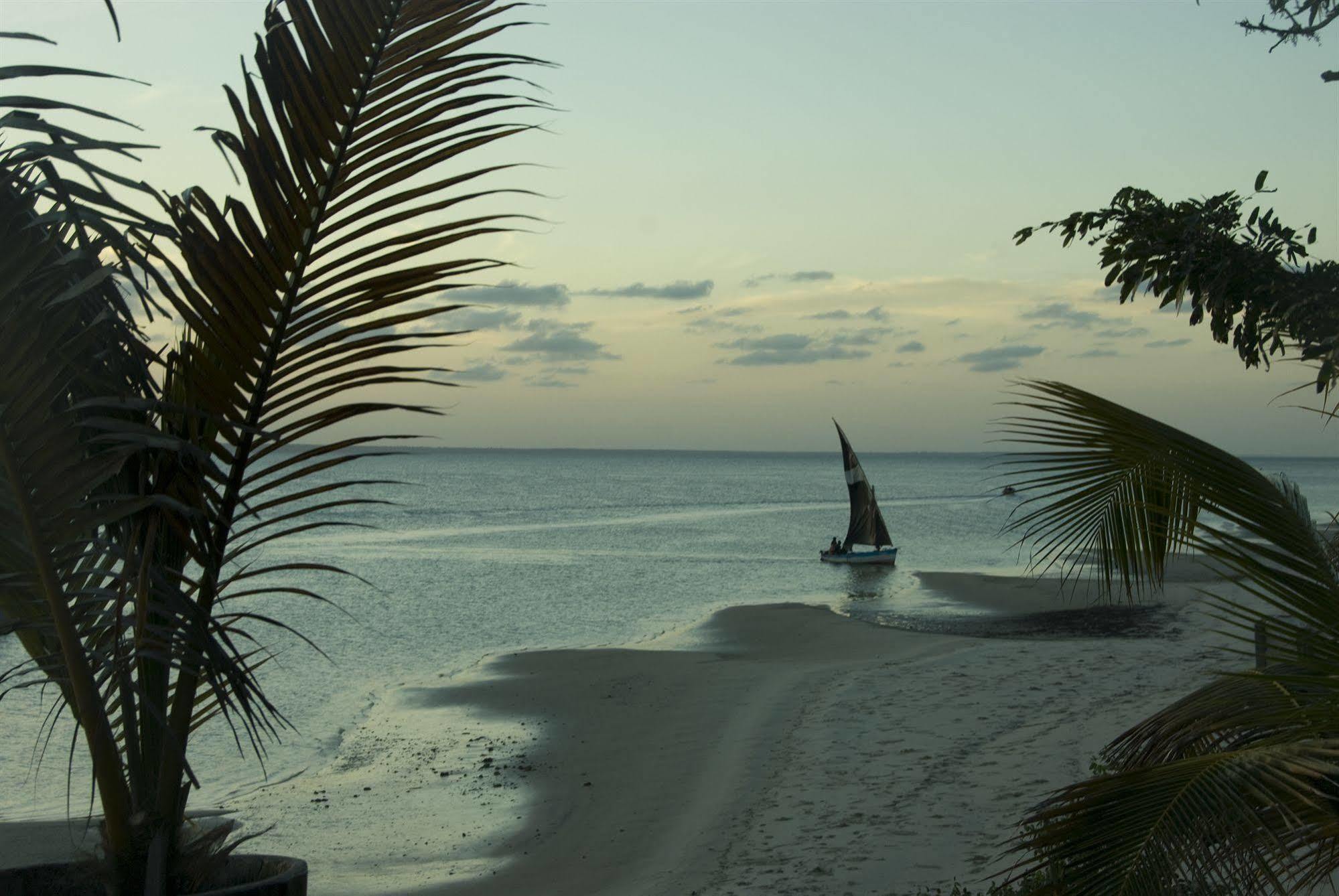 Dugong Beach Lodge Vilanculos Exterior photo